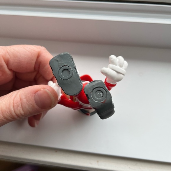 Tech Deck Vintage Red and White Action Figure - Picture 3 of 4
